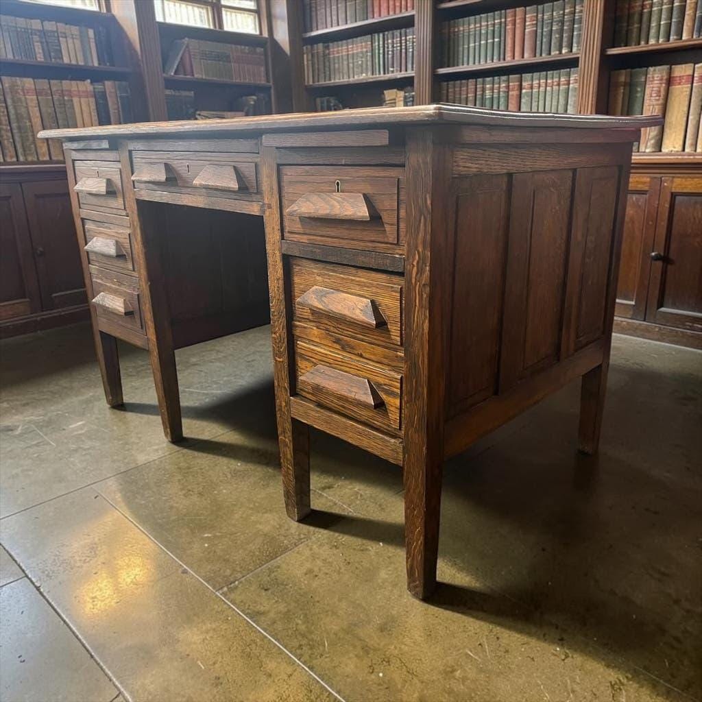 Vintage XL deep desk in solid wood