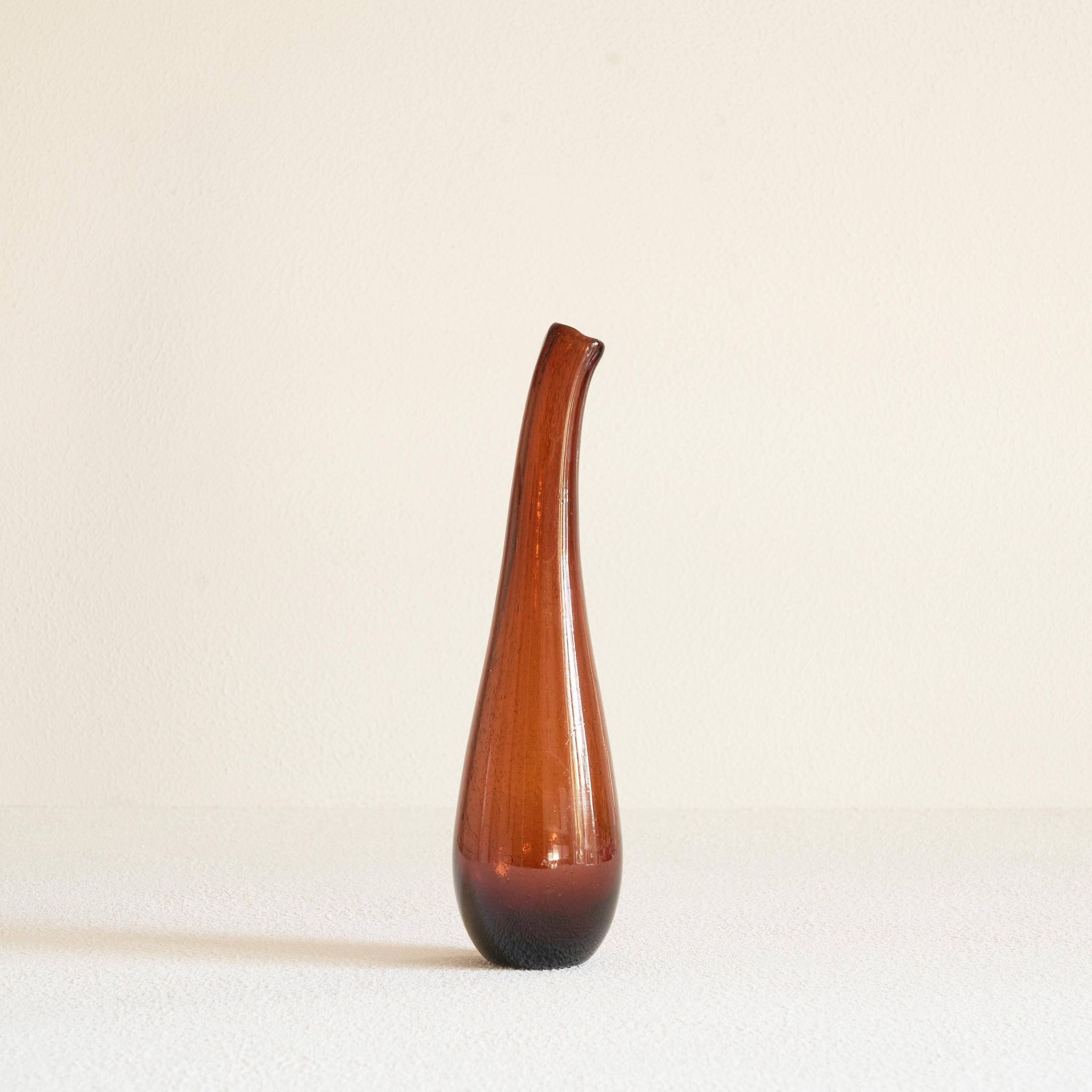 Vase en verre soufflé années 1960