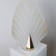 Lampe de table vintage XXL en verre de Murano avec abat-jour en feuille blanche givrée et base en métal doré – Italie années 1980