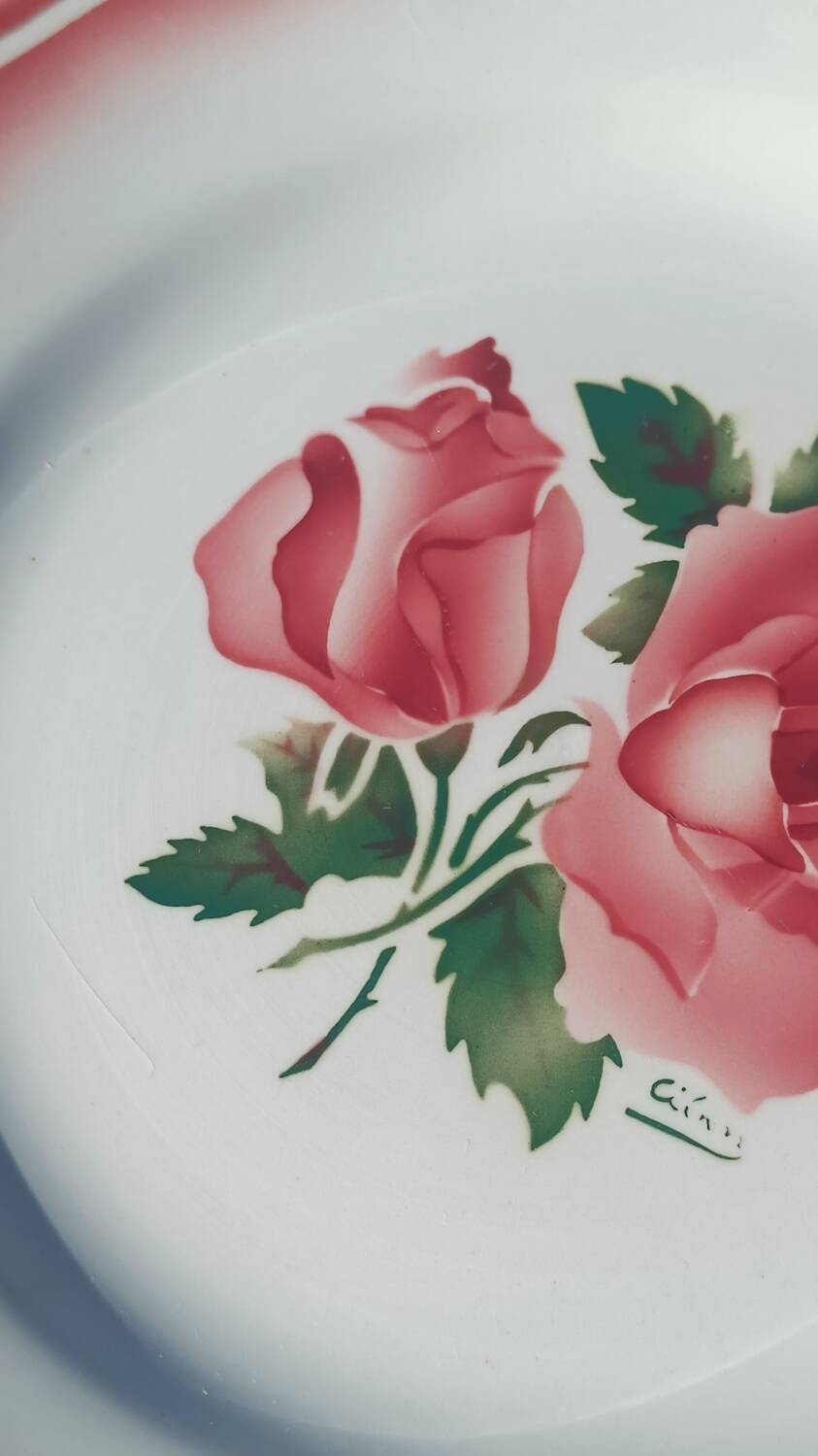 flat plates Digoin Sarreguemines Cibon – red roses decoration – vai