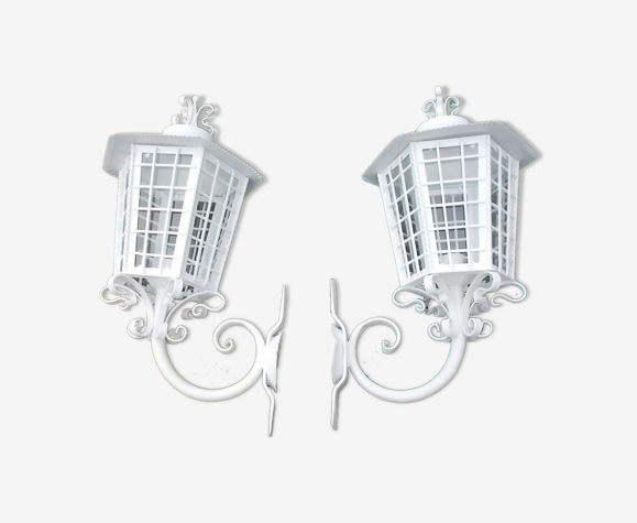 Paire de lanternes en fer forgé
