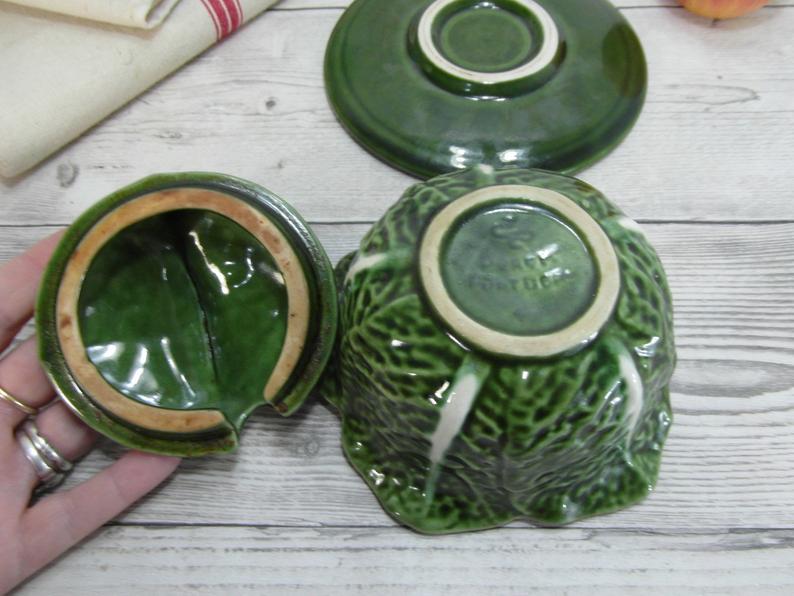 Bowl and plate in the shape of cabbage leaf, made in Portugal