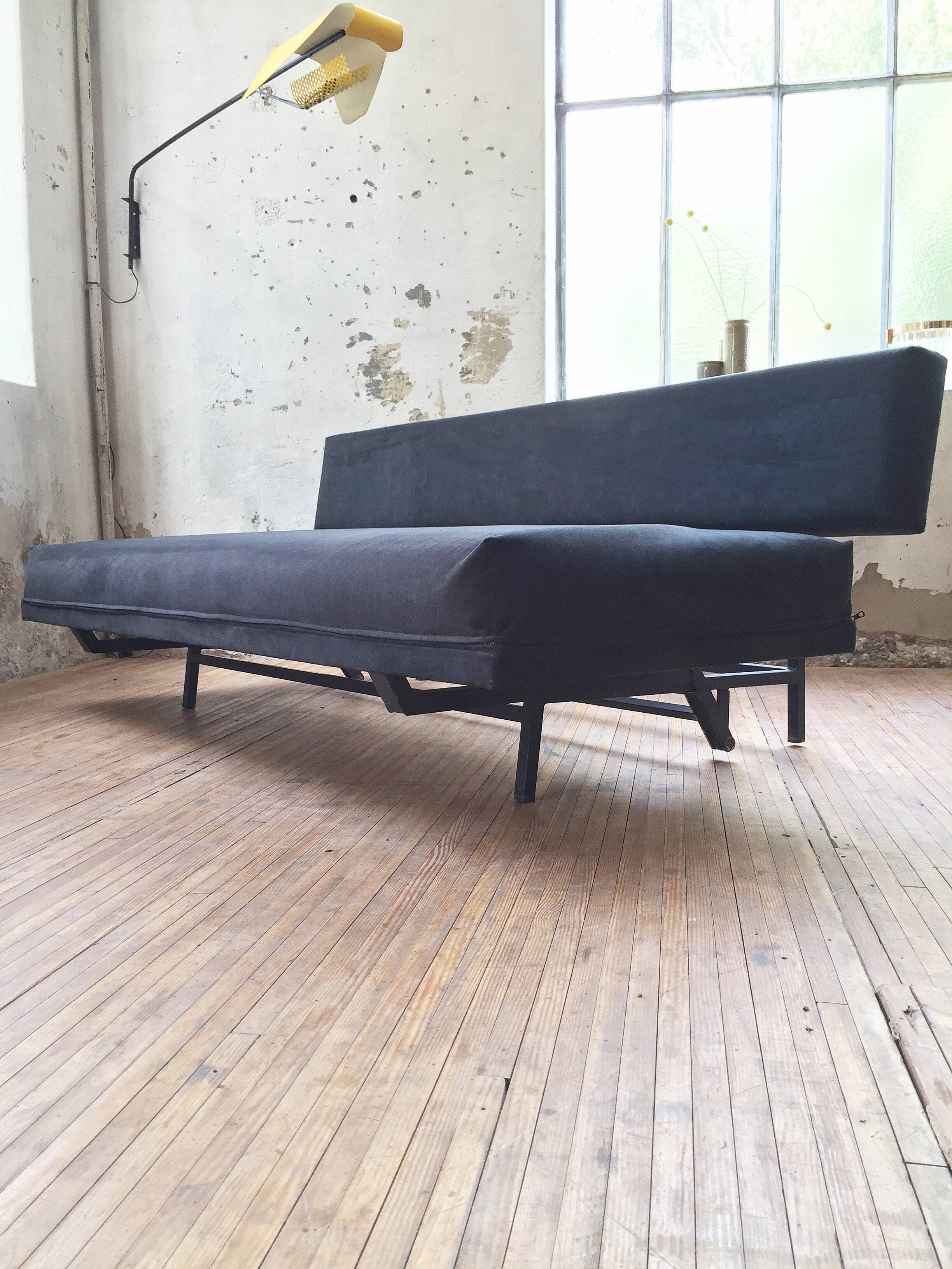 André Simard bench sofa for Airborne