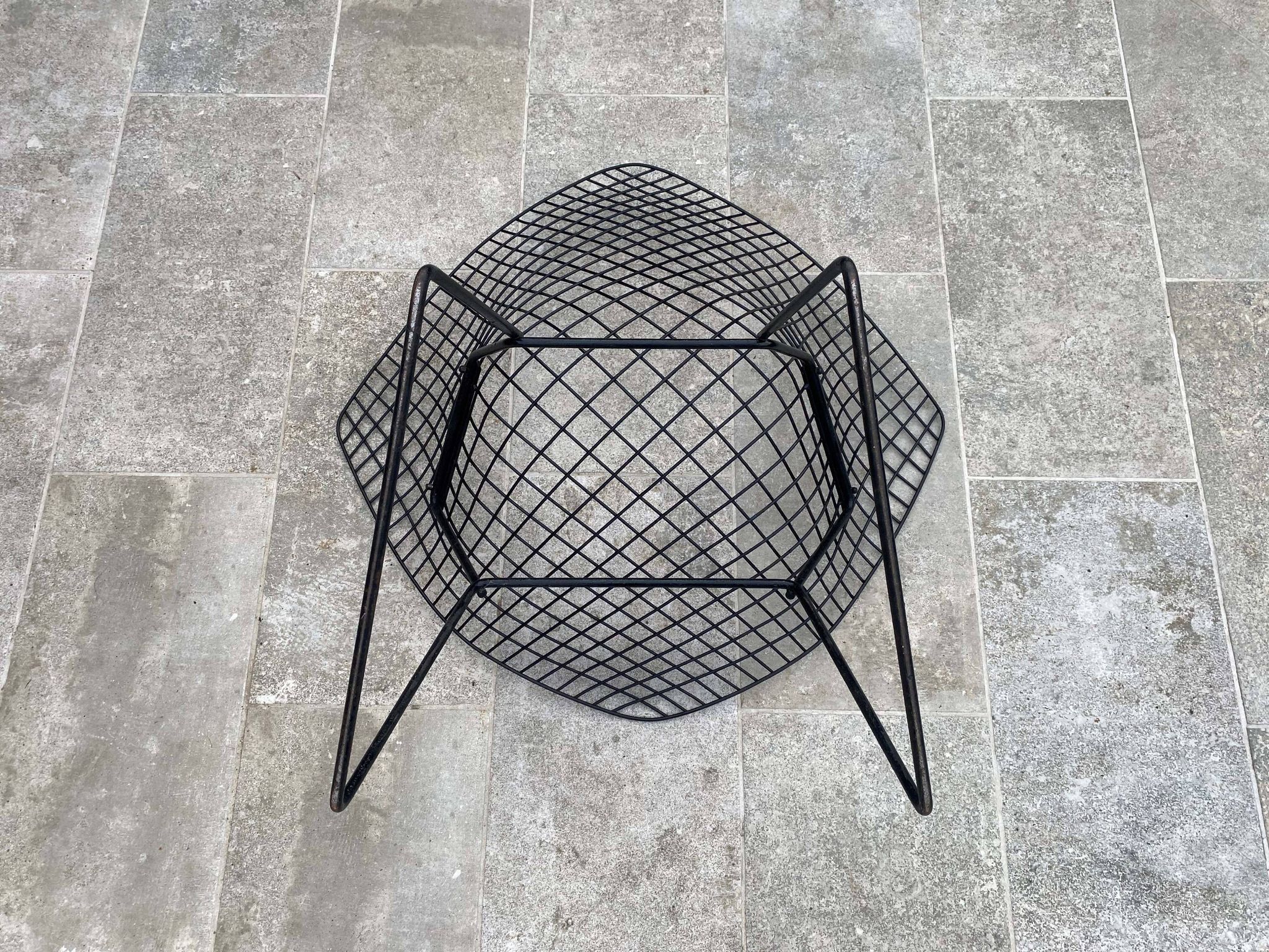 Pair of Harry Bertoia KNOLL 1950s vintage small diamond armchairs