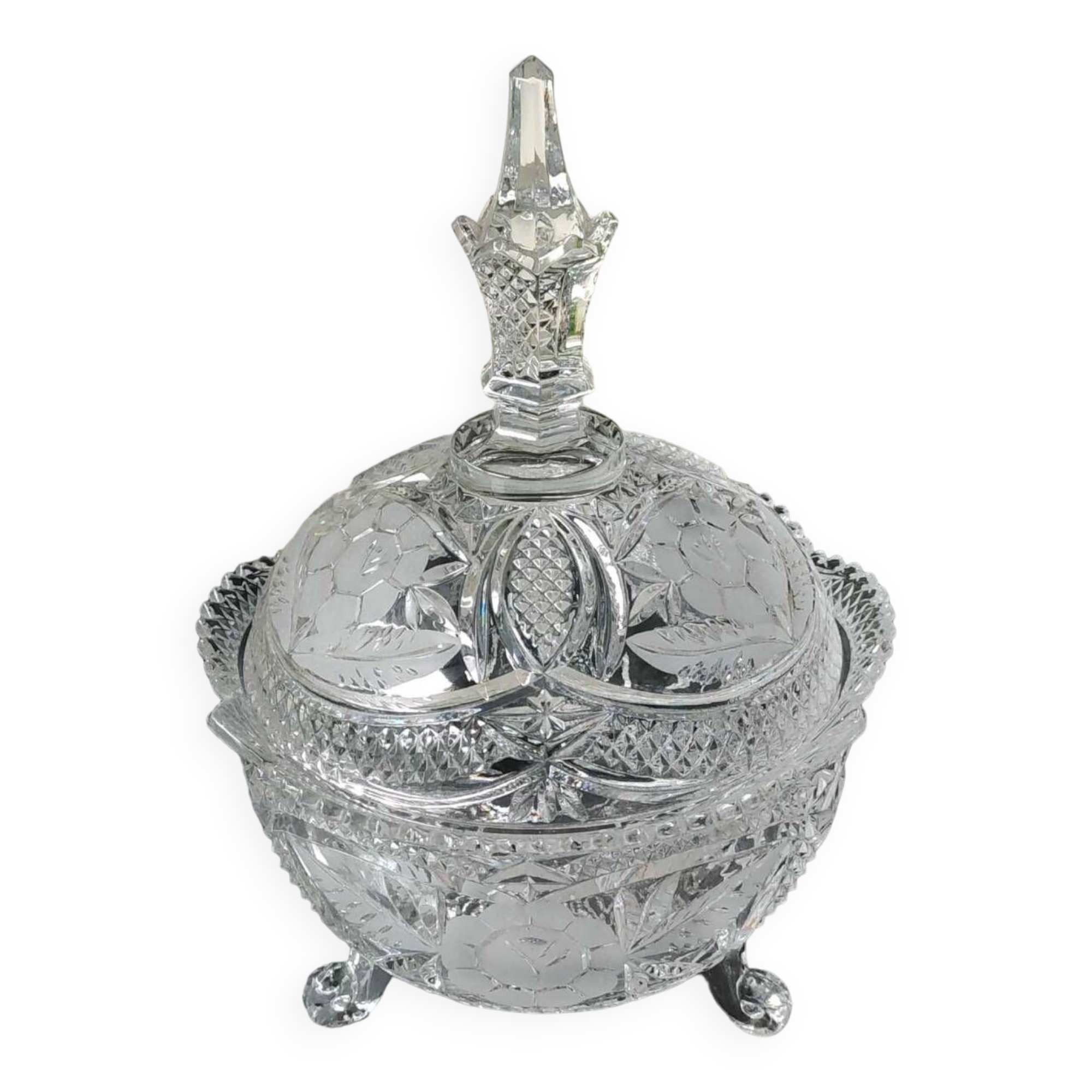 Large Bonbonniere/Drageoir in Bohemian crystal. Frosted floral motifs, diamond tip. Boho chic