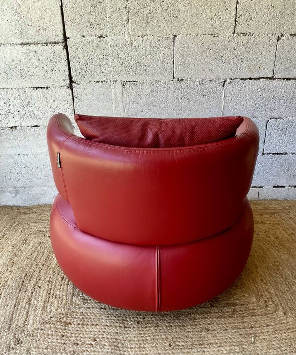 Fauteuil Curl en cuir rouge par Roche Bobois