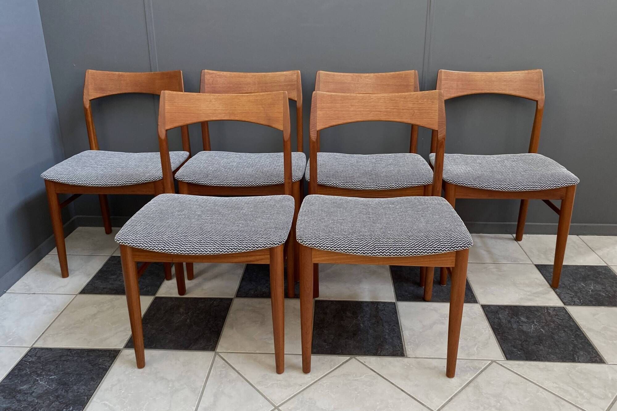 set of 6 teak dining chairs by Henning Kjaernulf 1960s