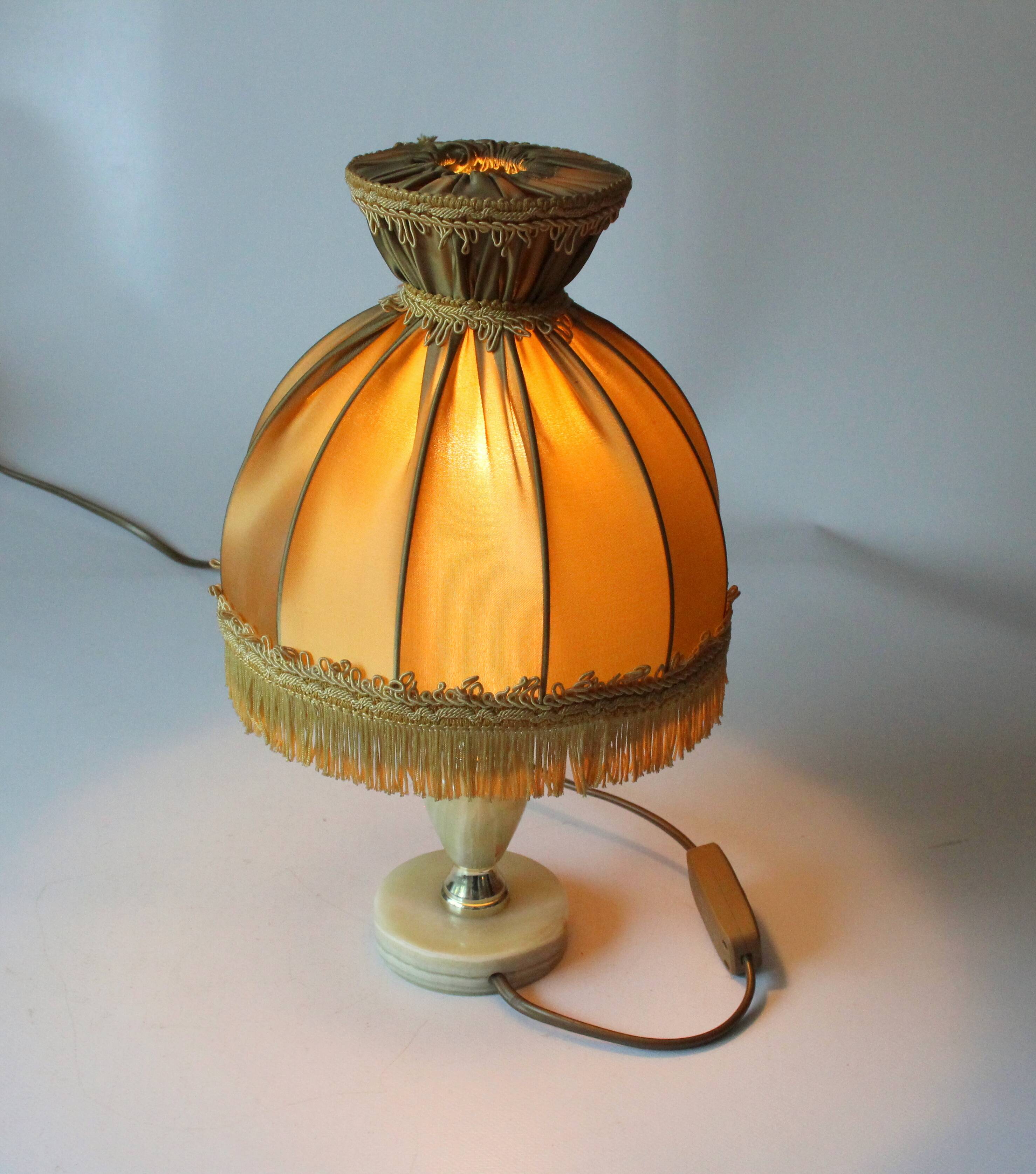 1970s onyx/brass footed table lamp
