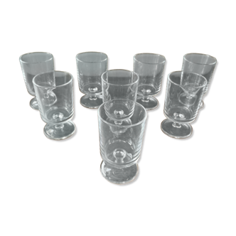 Suite of 8 vintage stemmed glasses