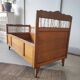 Lit bébé vintage bois verni et osier tressé