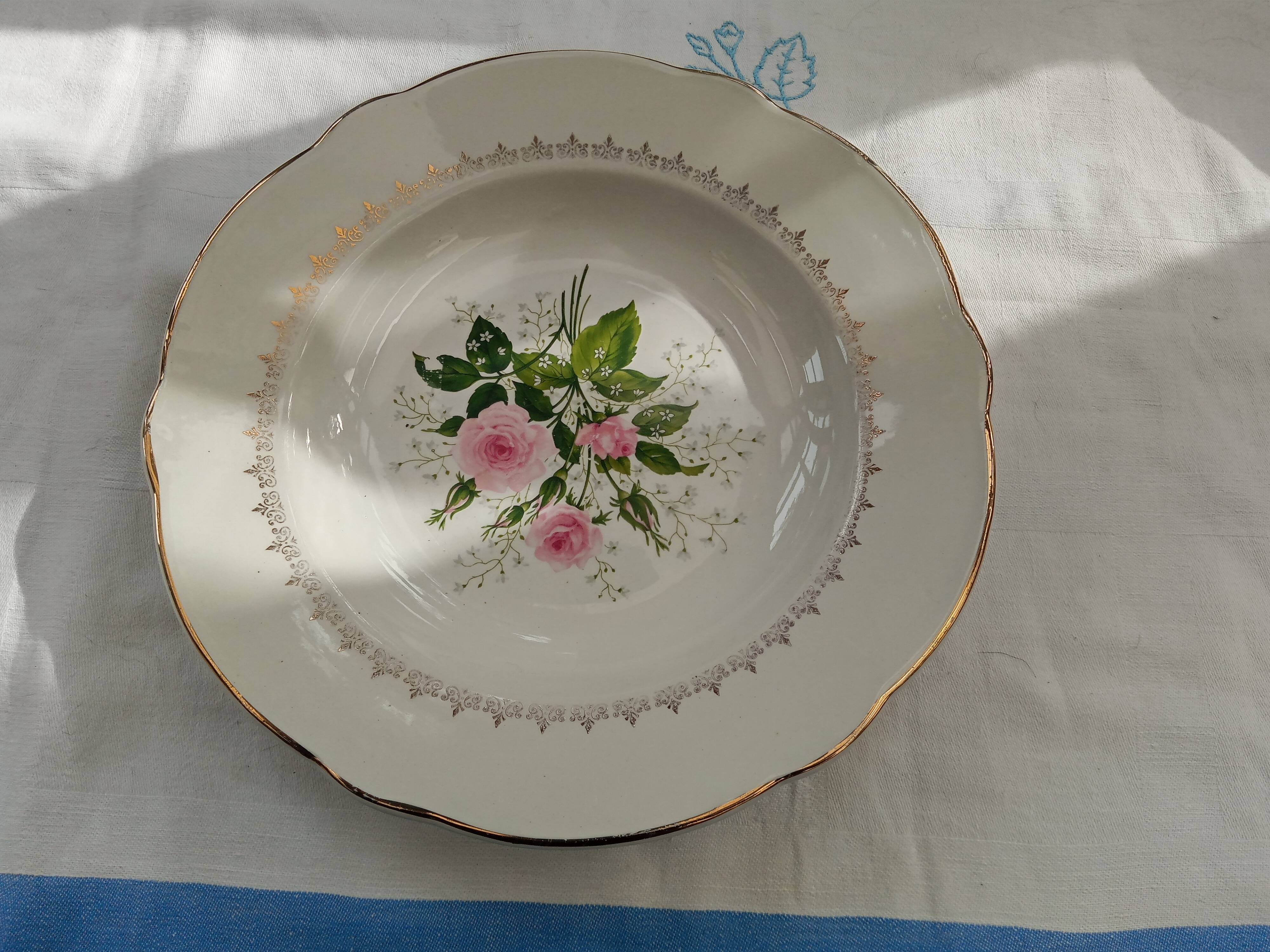 Assorted 18 old flower plates
