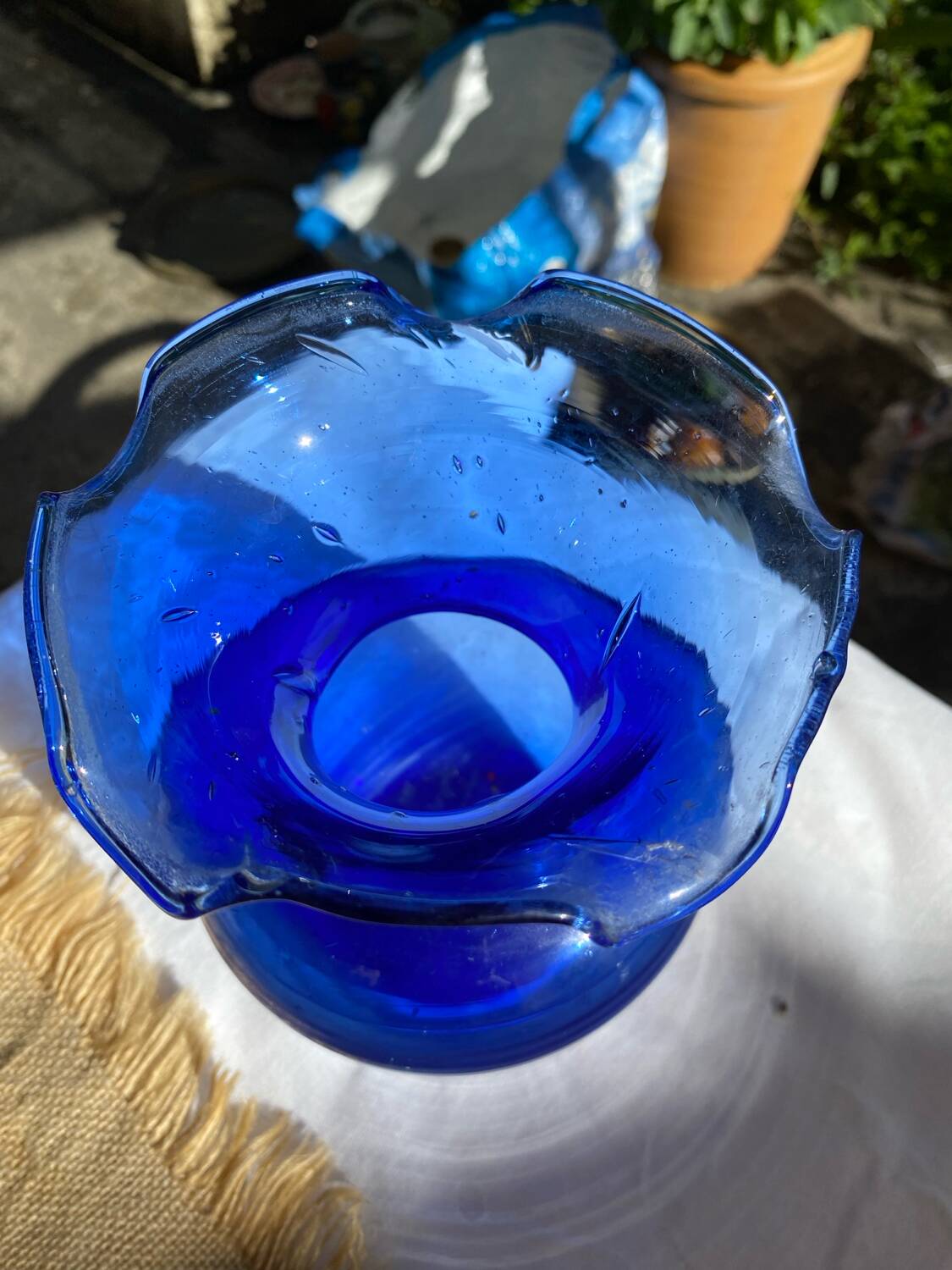 Joli petit Vase , en verre bullé