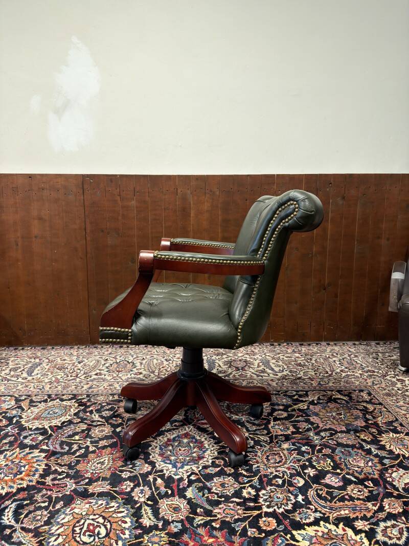 Chaise de bureau Chesterfield verte en anglais
