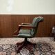 Chaise de bureau Chesterfield verte en anglais
