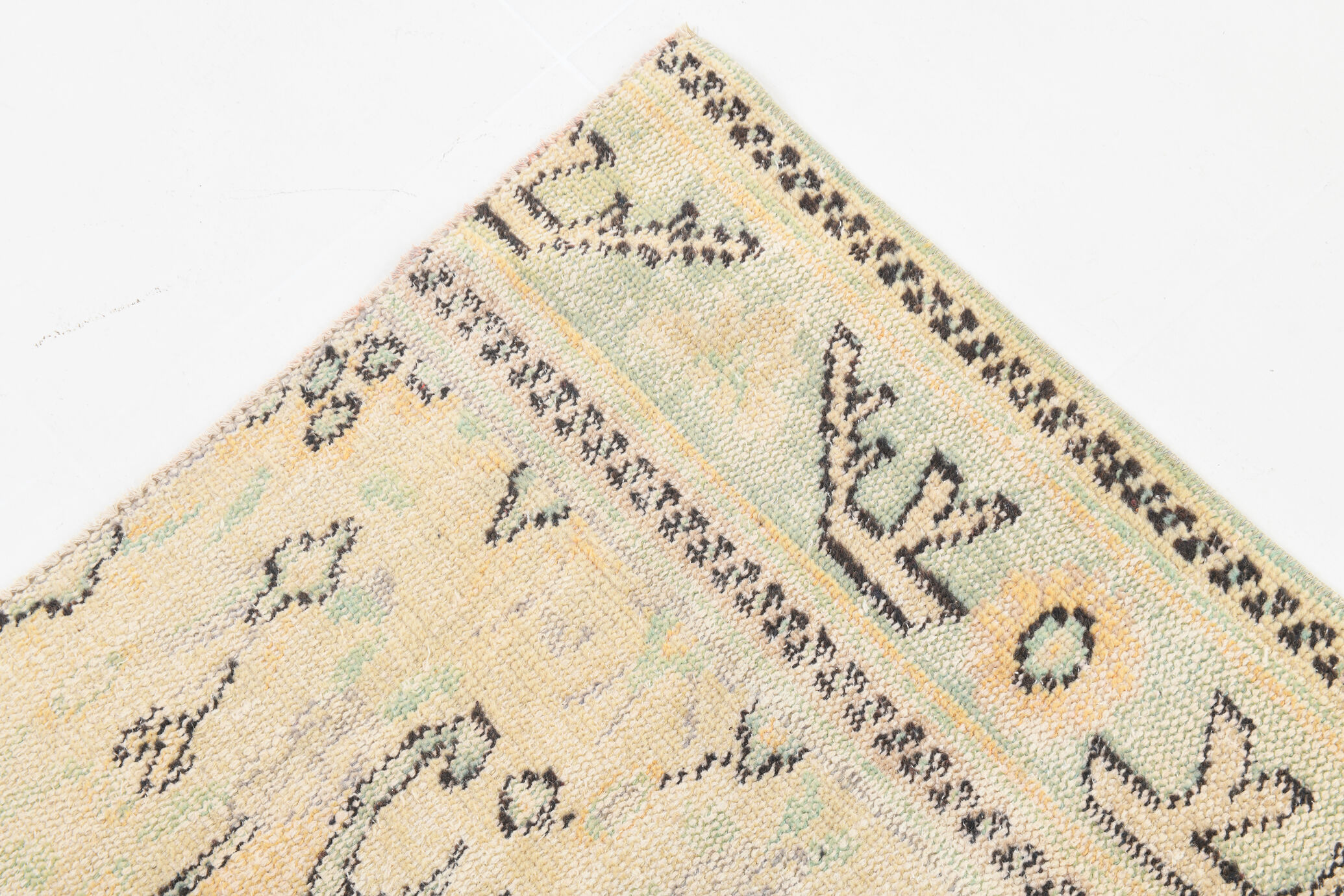 Classic faded yellow oushak rug 269x176cm