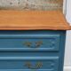 Commode ancienne rénovée bleu – plateau bois – 3 tiroirs