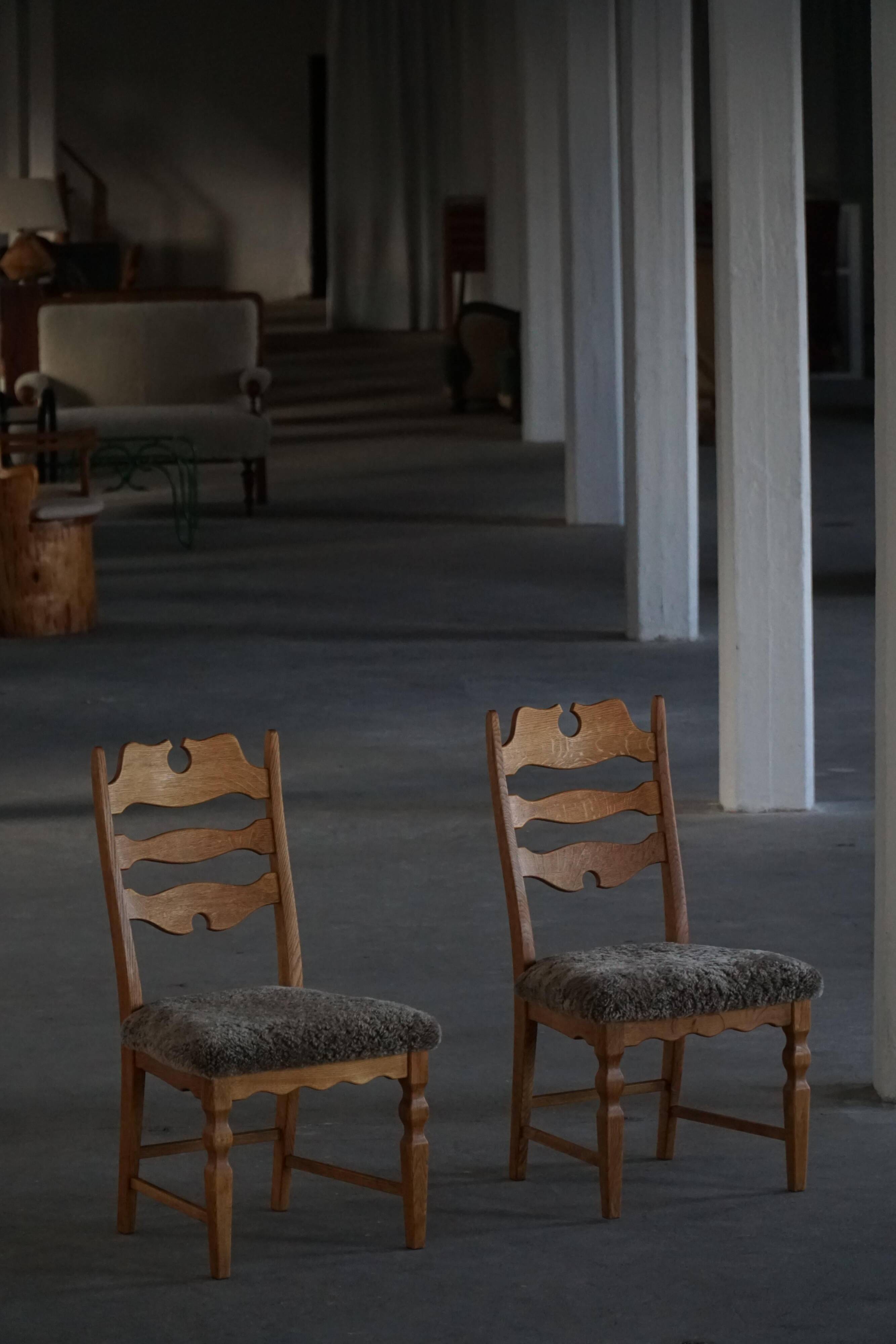 Denmark mid-century, set of 8 oak and lambswool chairs, Henning Kjærnulf, 1960s