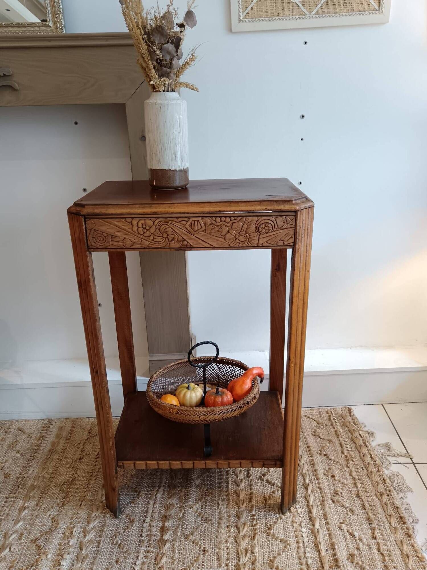 Console 1930s with floral carved motifs