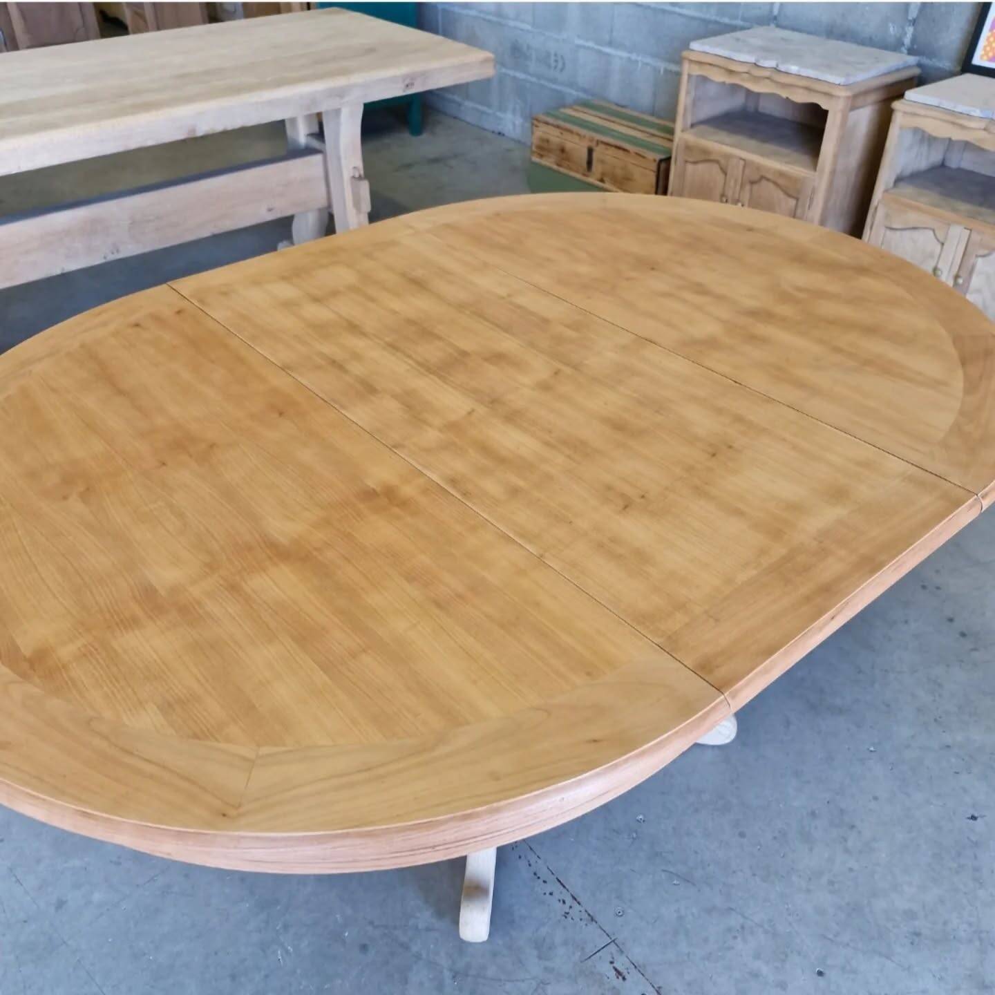 Round cherry table with 2 extensions.