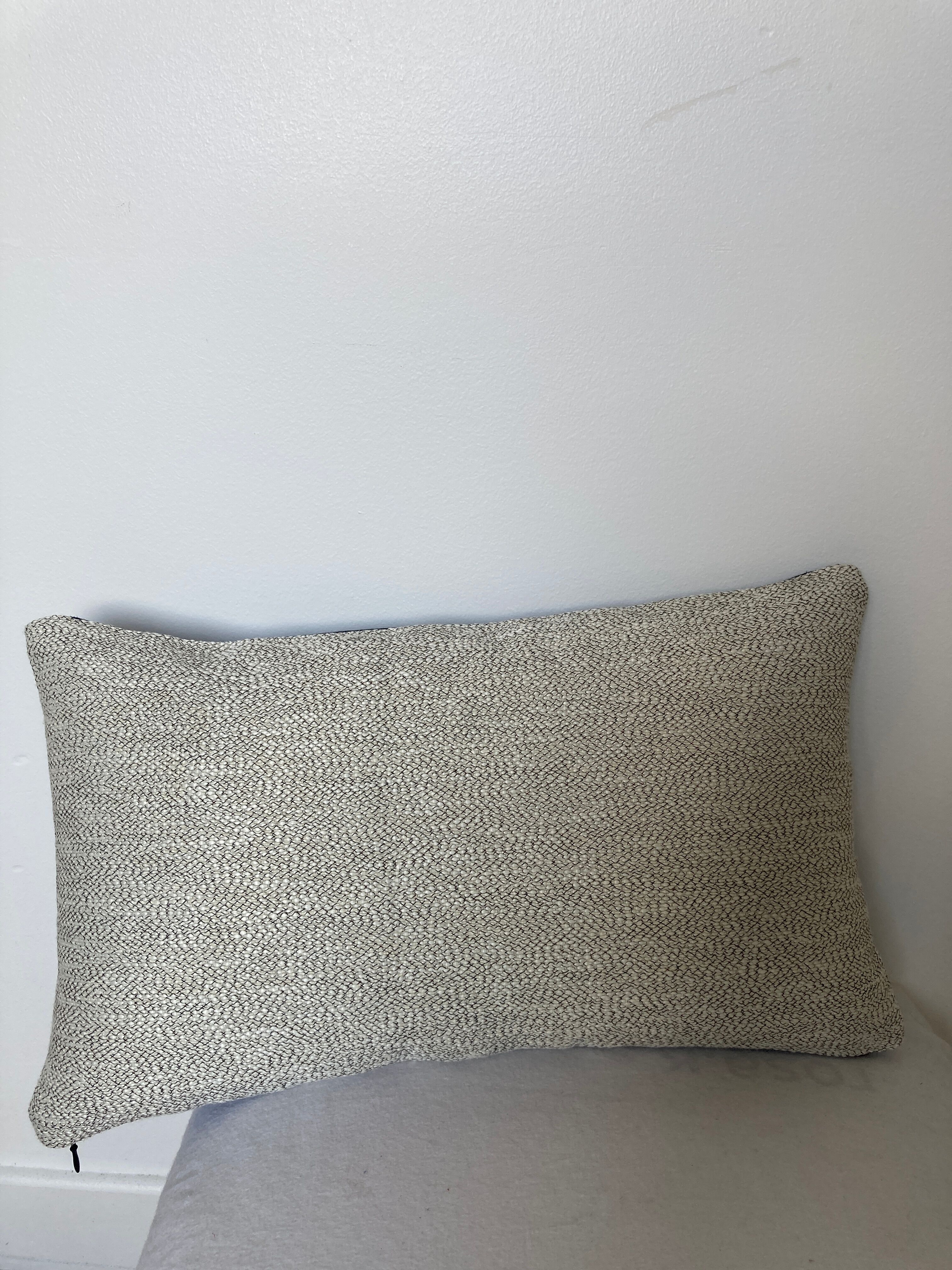 Two-sided cushion braided white black navy blue