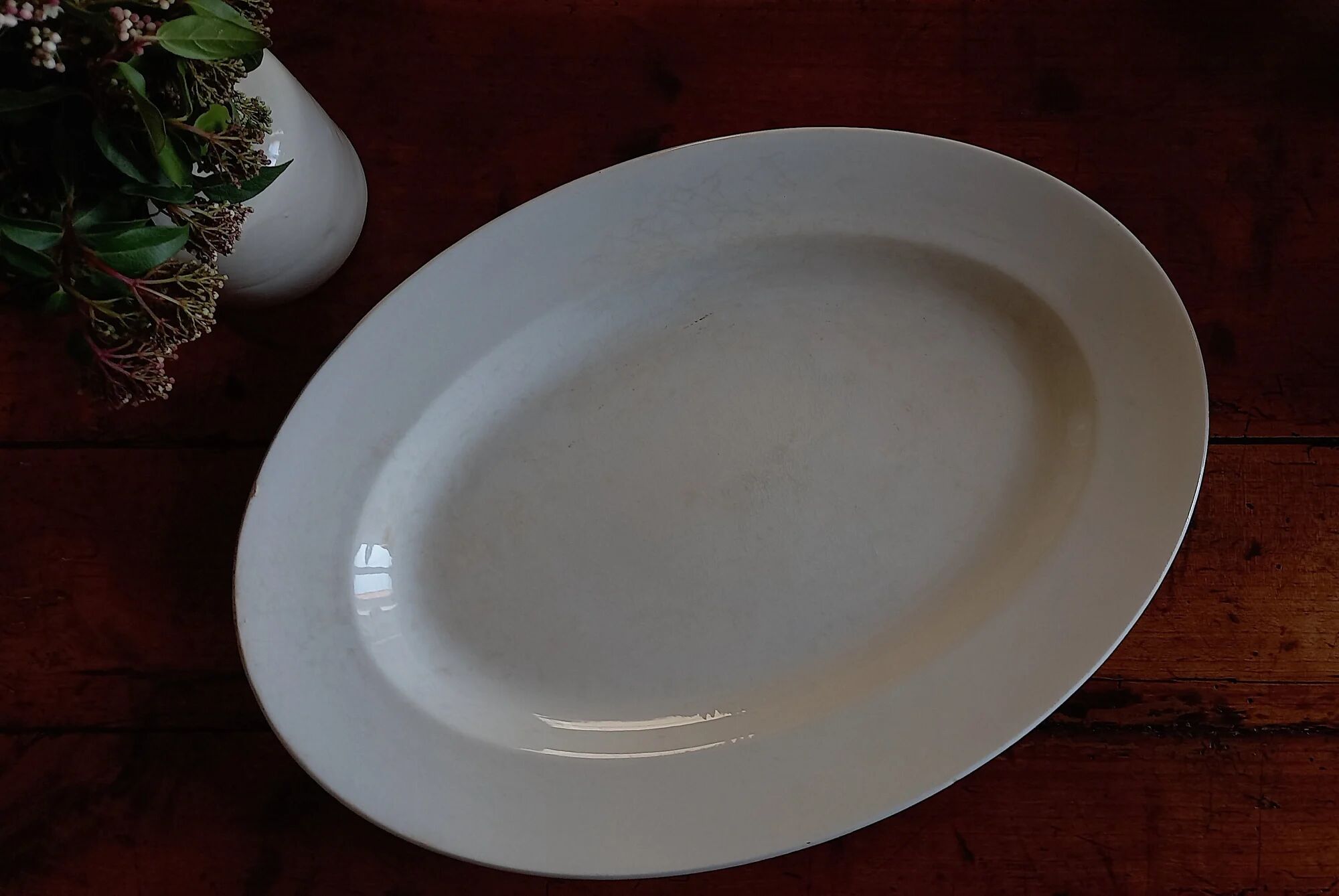 Très grand plat ovale en porcelaine opaque de Lunéville 1880-1900