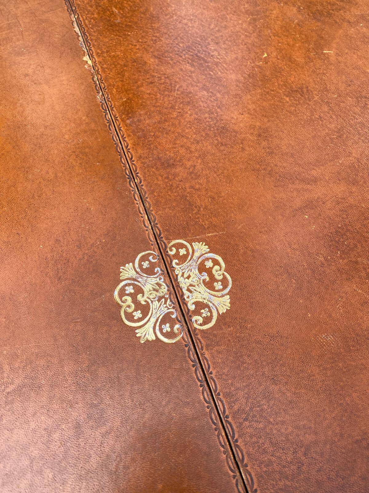 Round extendable table in Empire style, renovated with Bordeaux leather and raw wood, 168cm.
