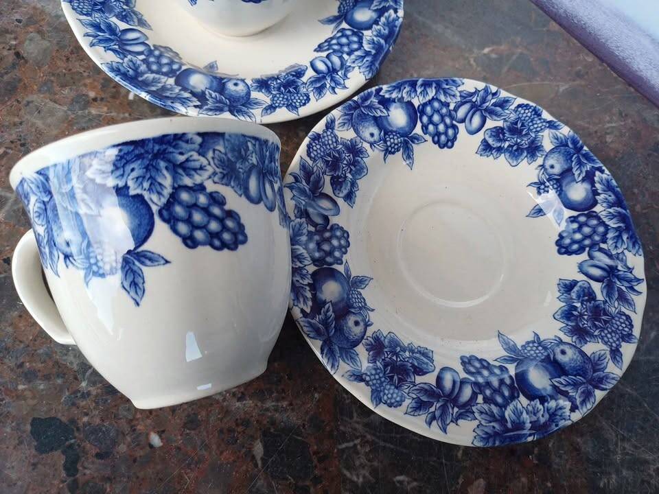 Set of 2 vintage tea or coffee cups