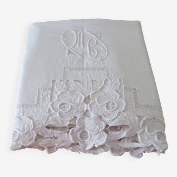 drap lin ancien broderie richelieu et monogramme