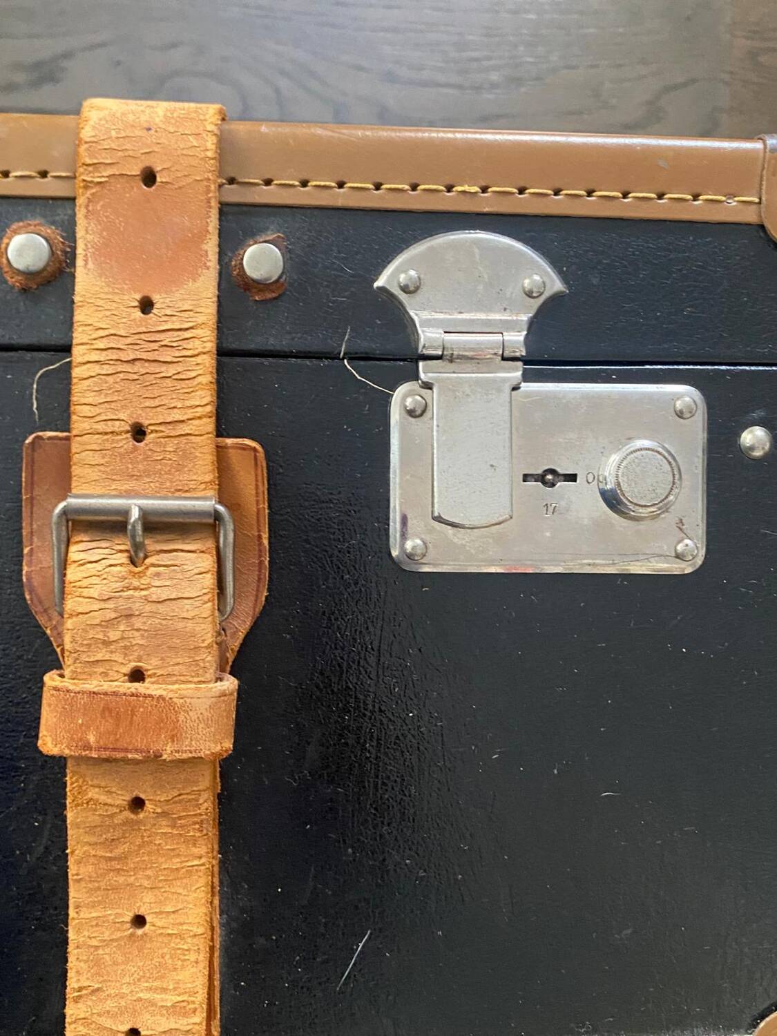 Malle Cabin Mid-Century Fibre Vulcanised / Beige Leather / Metal