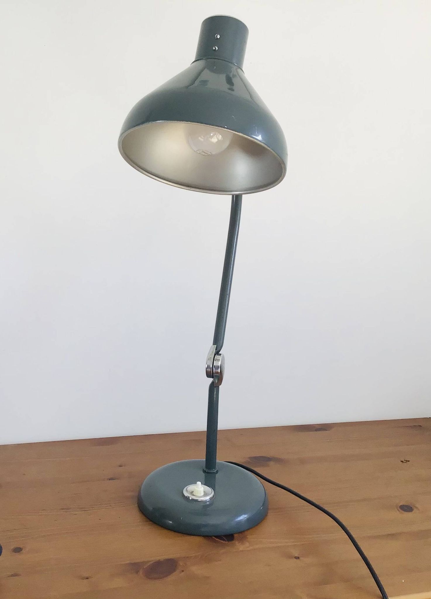 Lampe articulée en métal vert