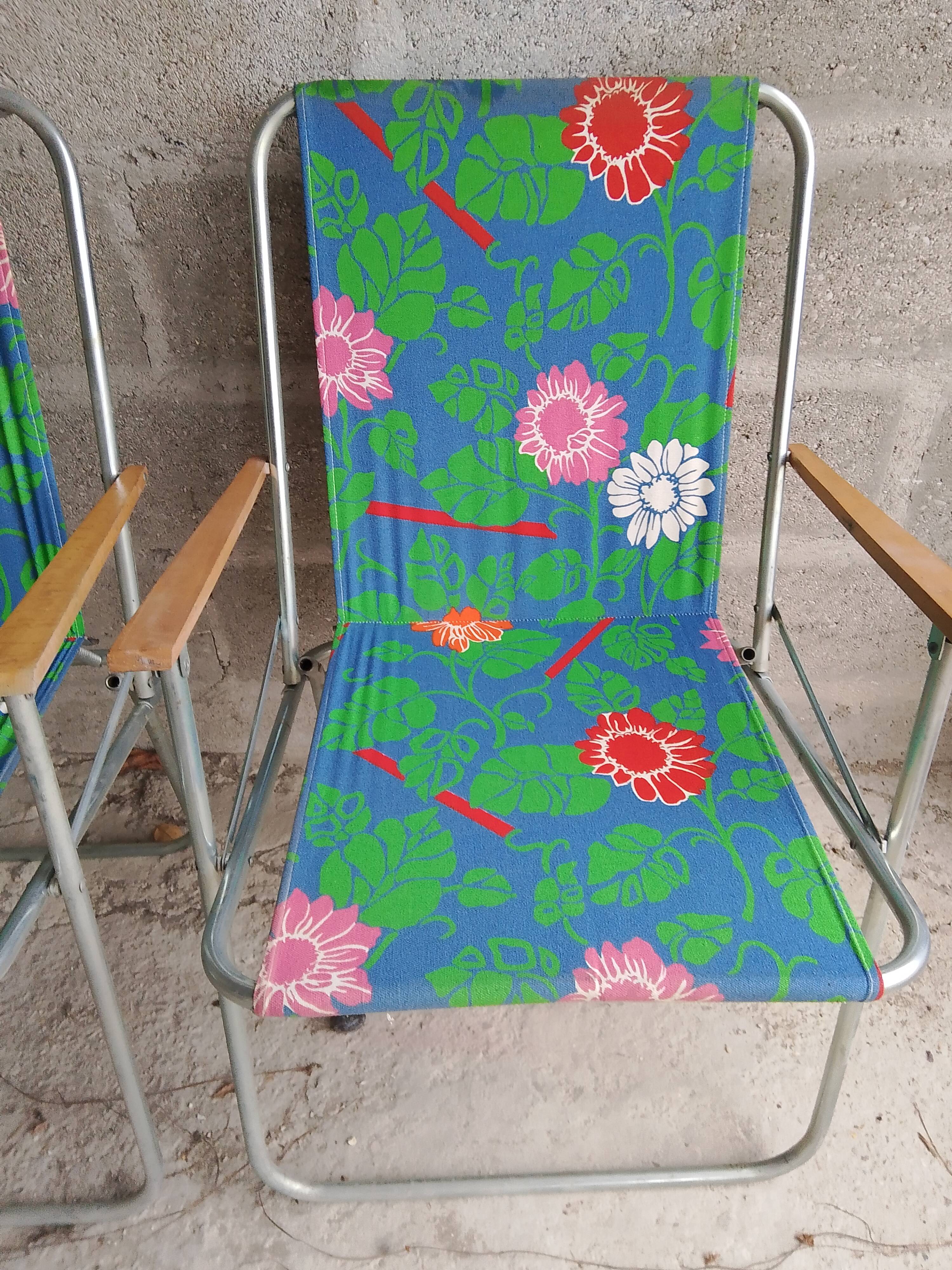 70's folding chairs with armrests