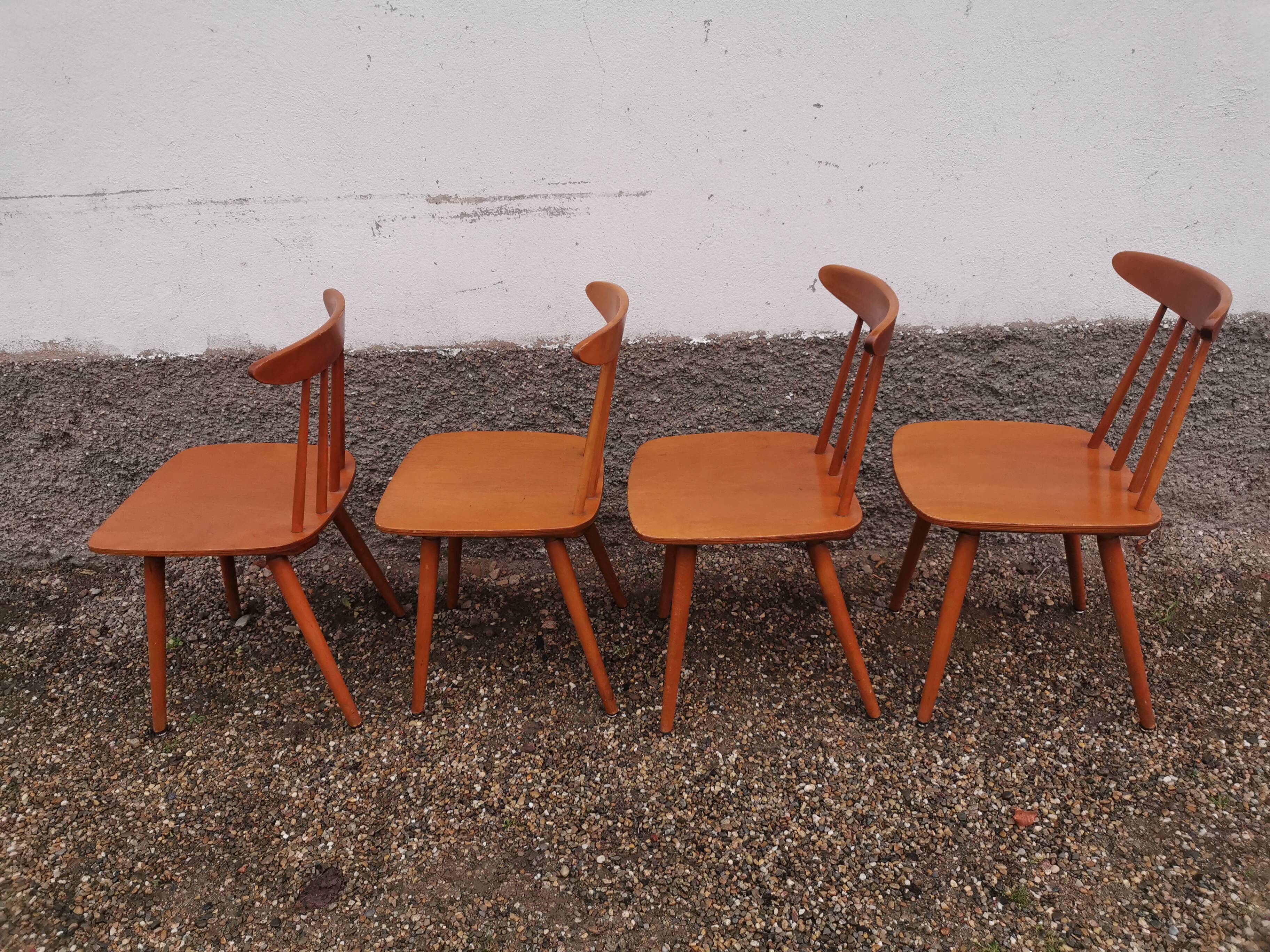 4 chaises scandinaves des années 60