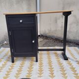 Space-saving "art deco" desk