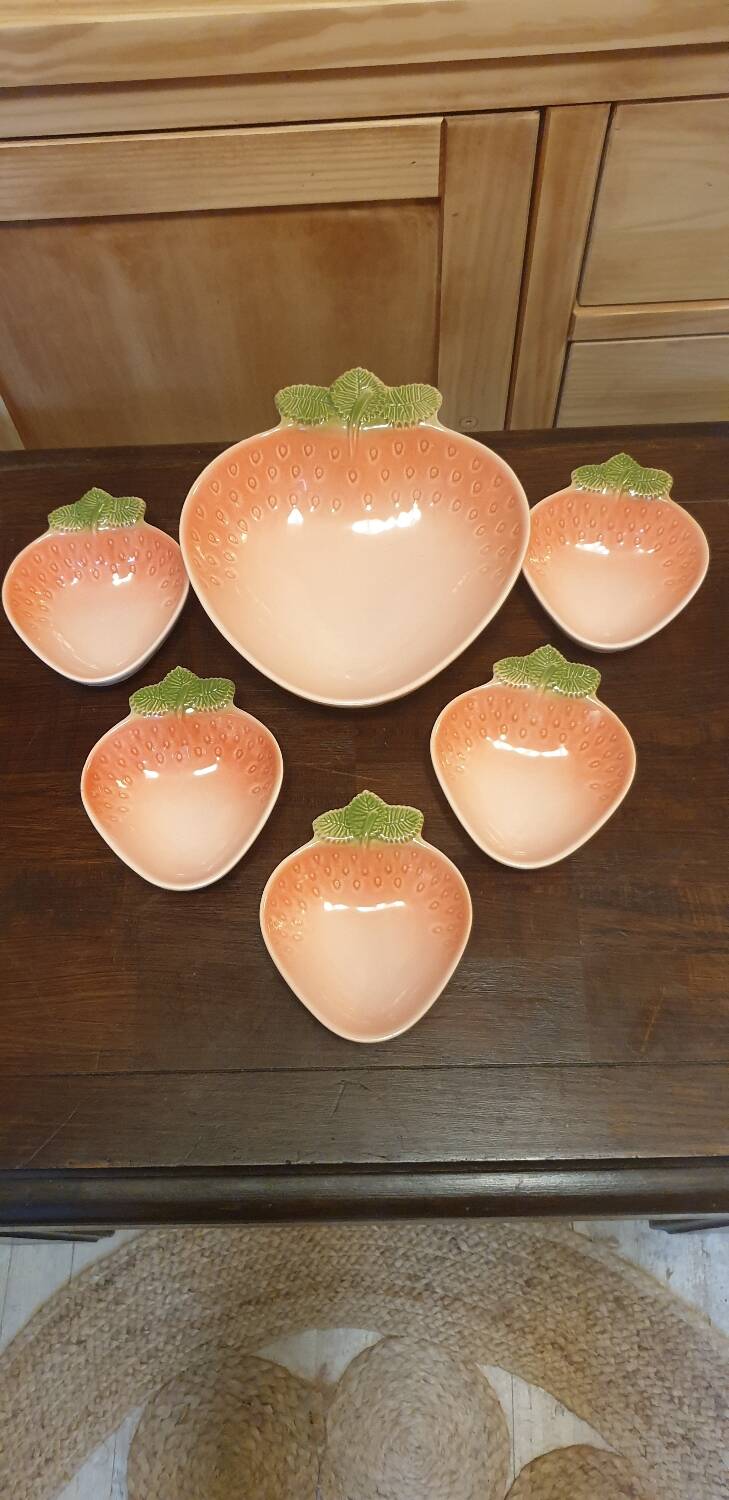 Strawberry dessert service