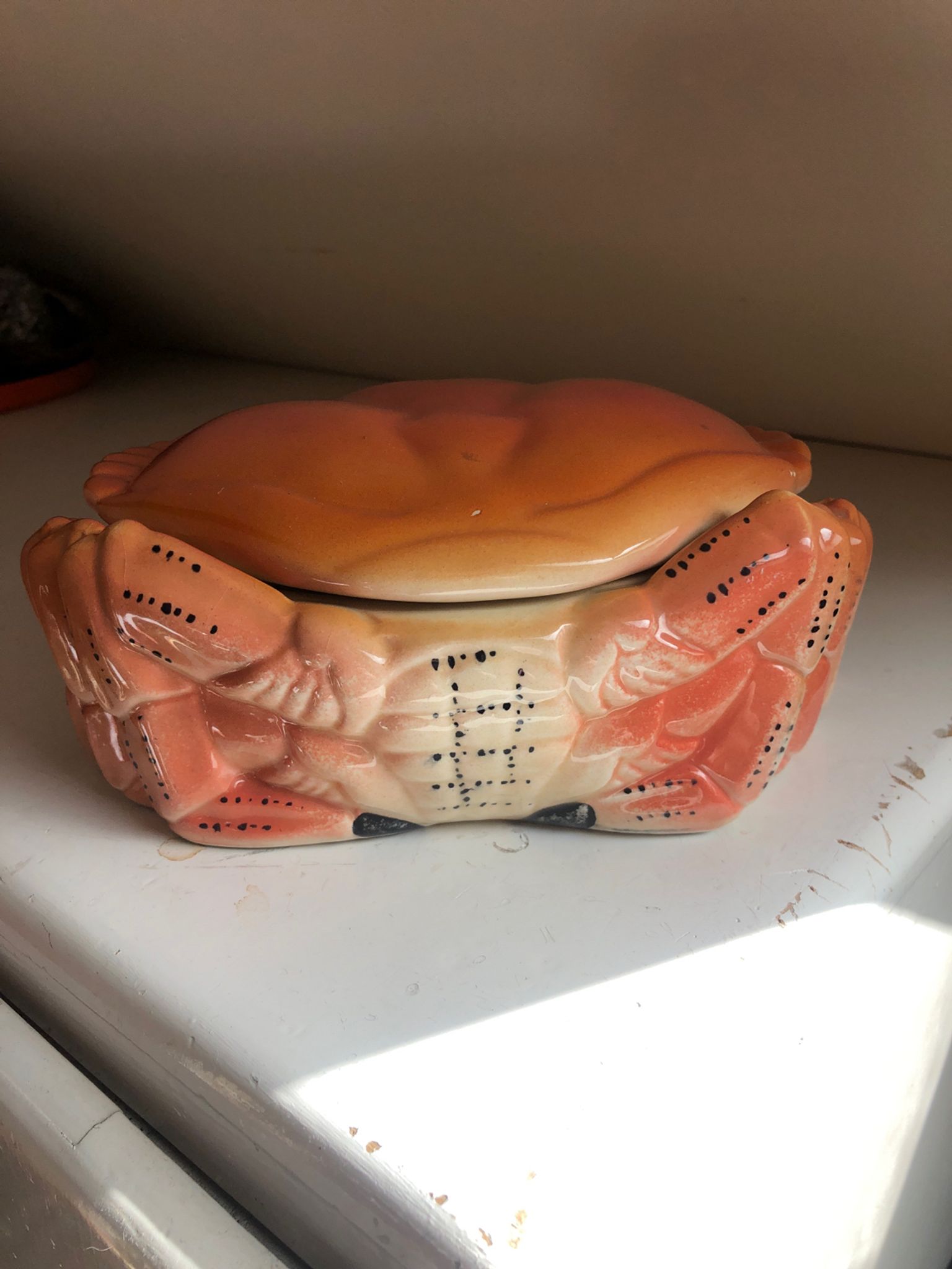 Boîte crabe en faïence signée Michel Caugant