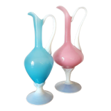Paire d'aiguières en opaline rose et bleu