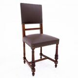 Antique table with 6 chairs from around 1880. After renovation.