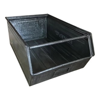 Industrial metal spout tray