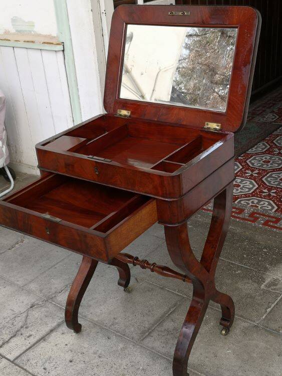 SMALL LADY'S MAHOGANY DRESSING TABLE, 19TH CENTURY RESTORATION STYLE