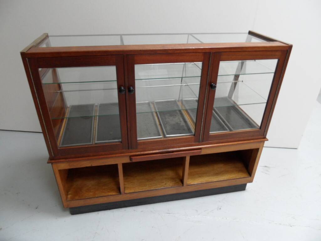 Vitrine de boulangerie vintage