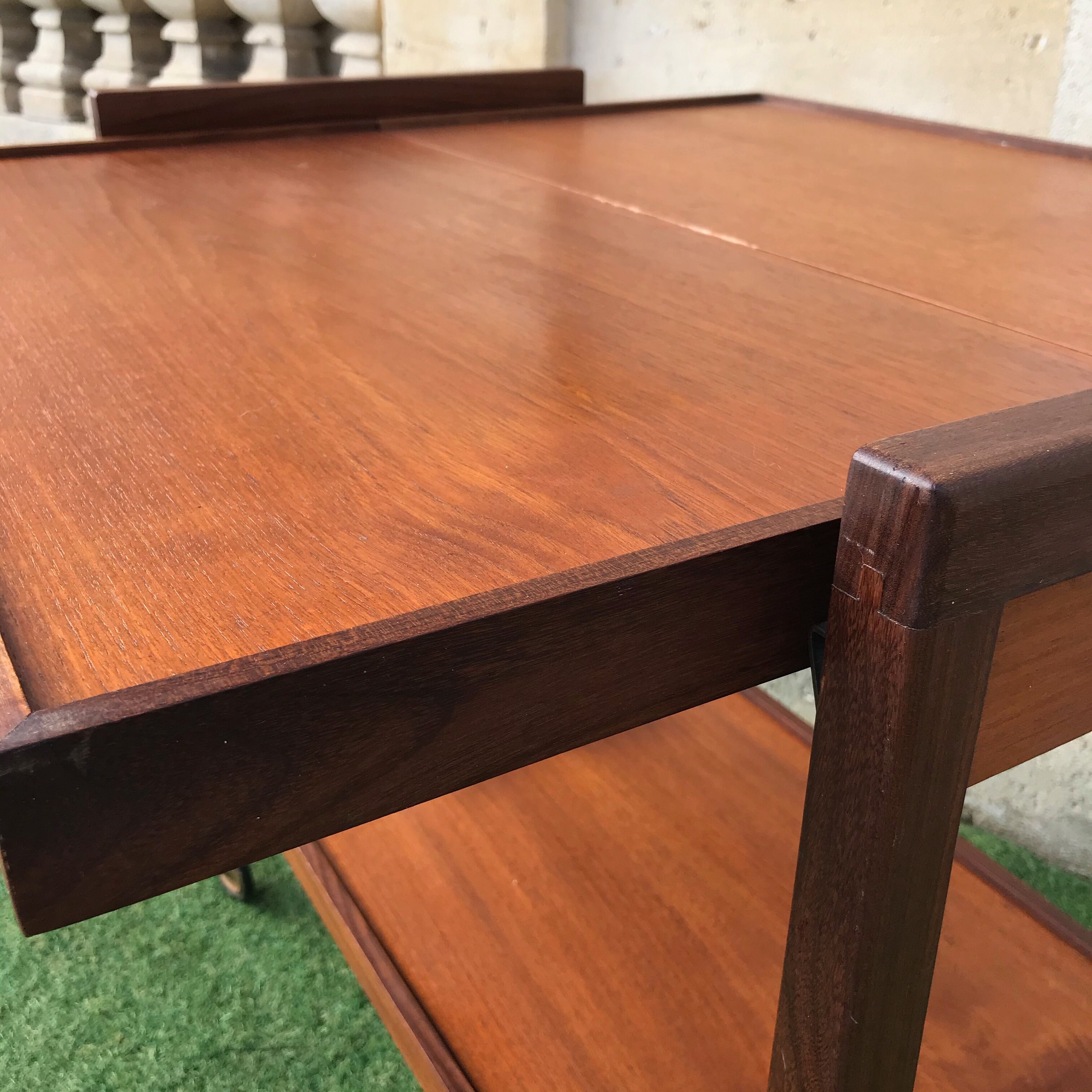 System-powered rolling service