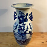 Baluster vase in Chinese porcelain with cobalt blue floral decoration.