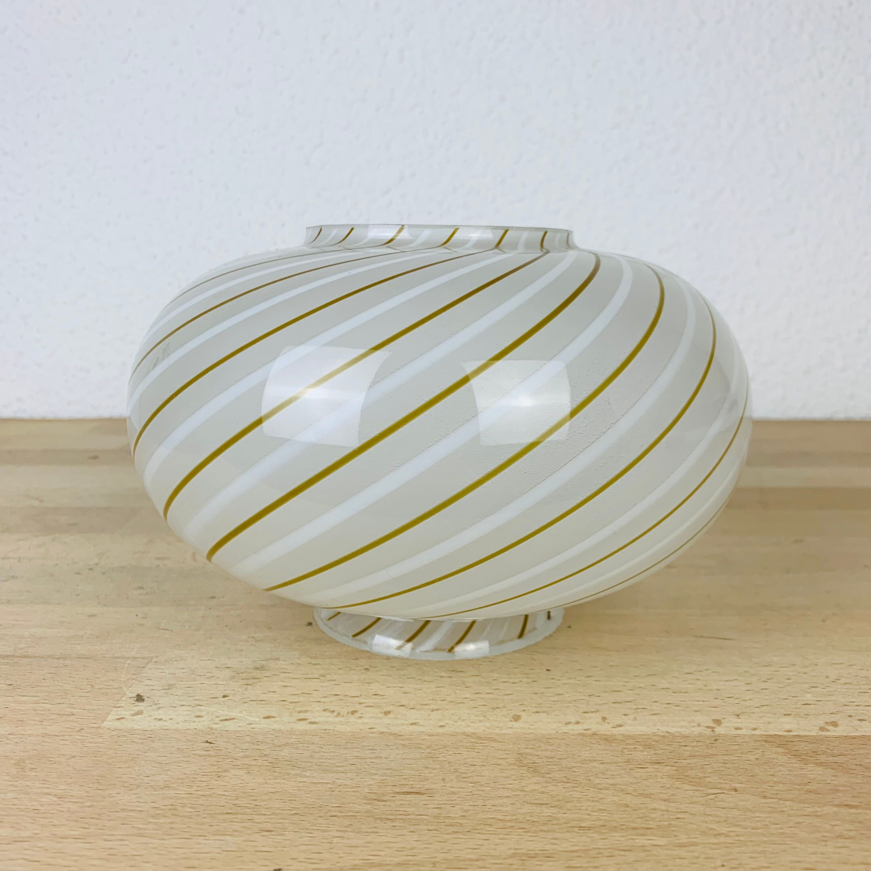 Abat day striped glass globe