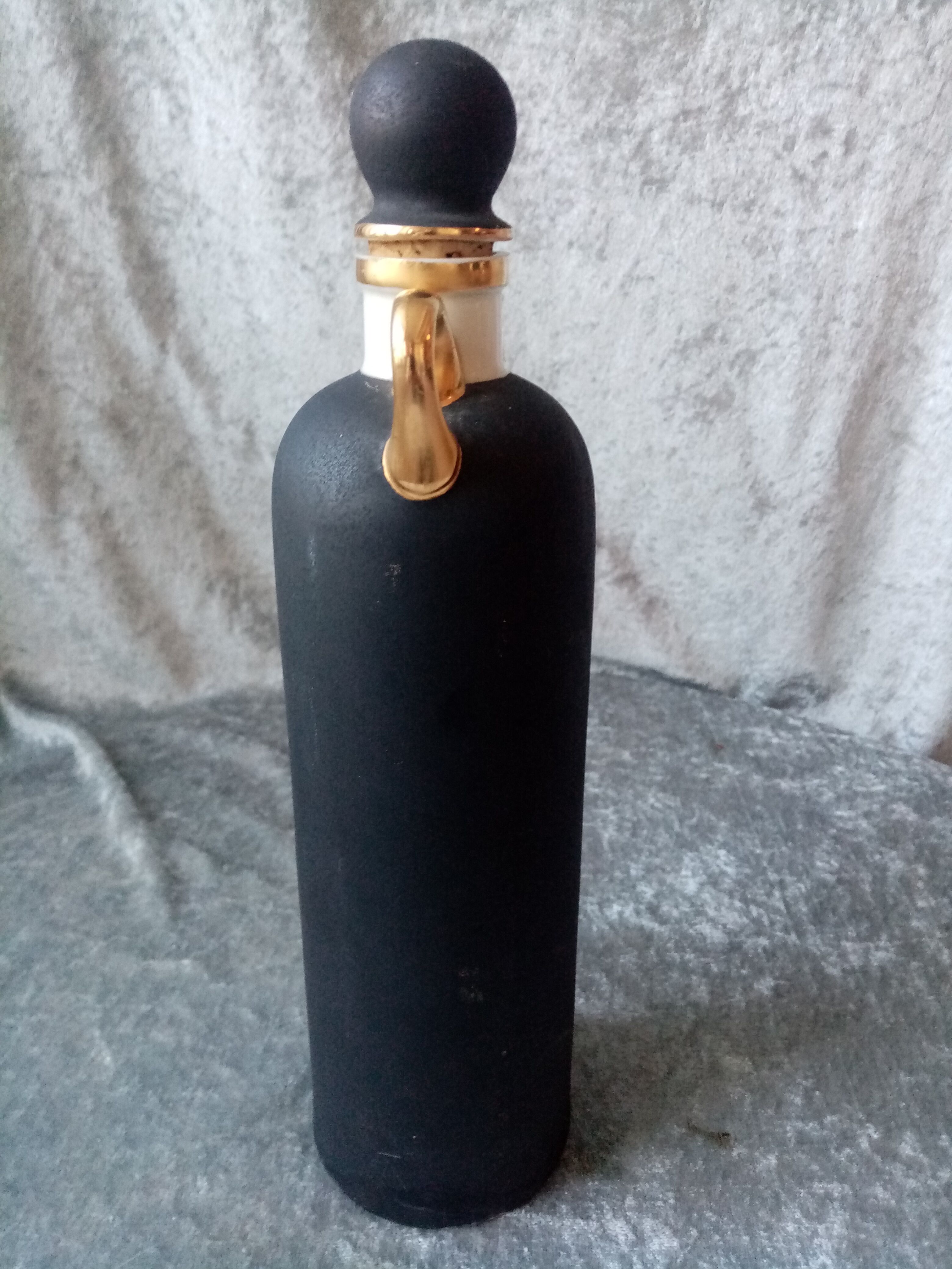 Designer porcelain whisky bottle hand-decorated signed su re da made in spain 9/17