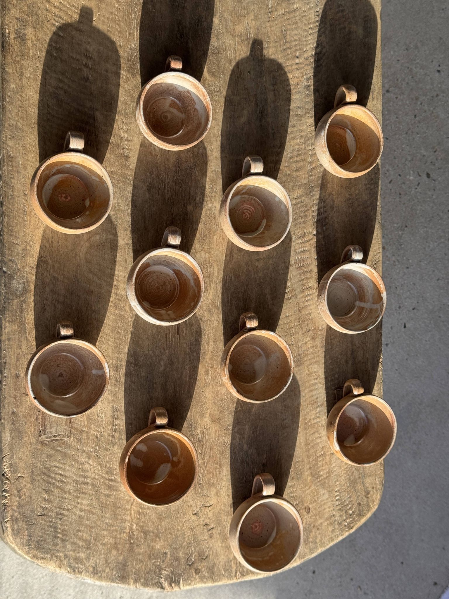 11 tasses à café vintage en grès mat brut