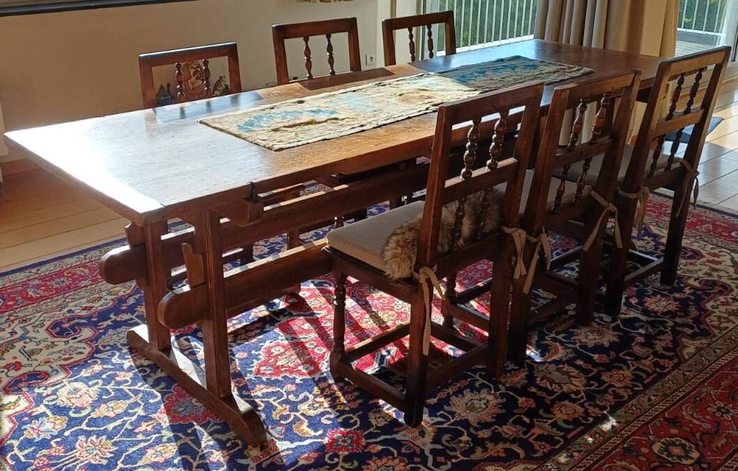 Refectory table in solid oak and 6 chairs, 17th–18th century