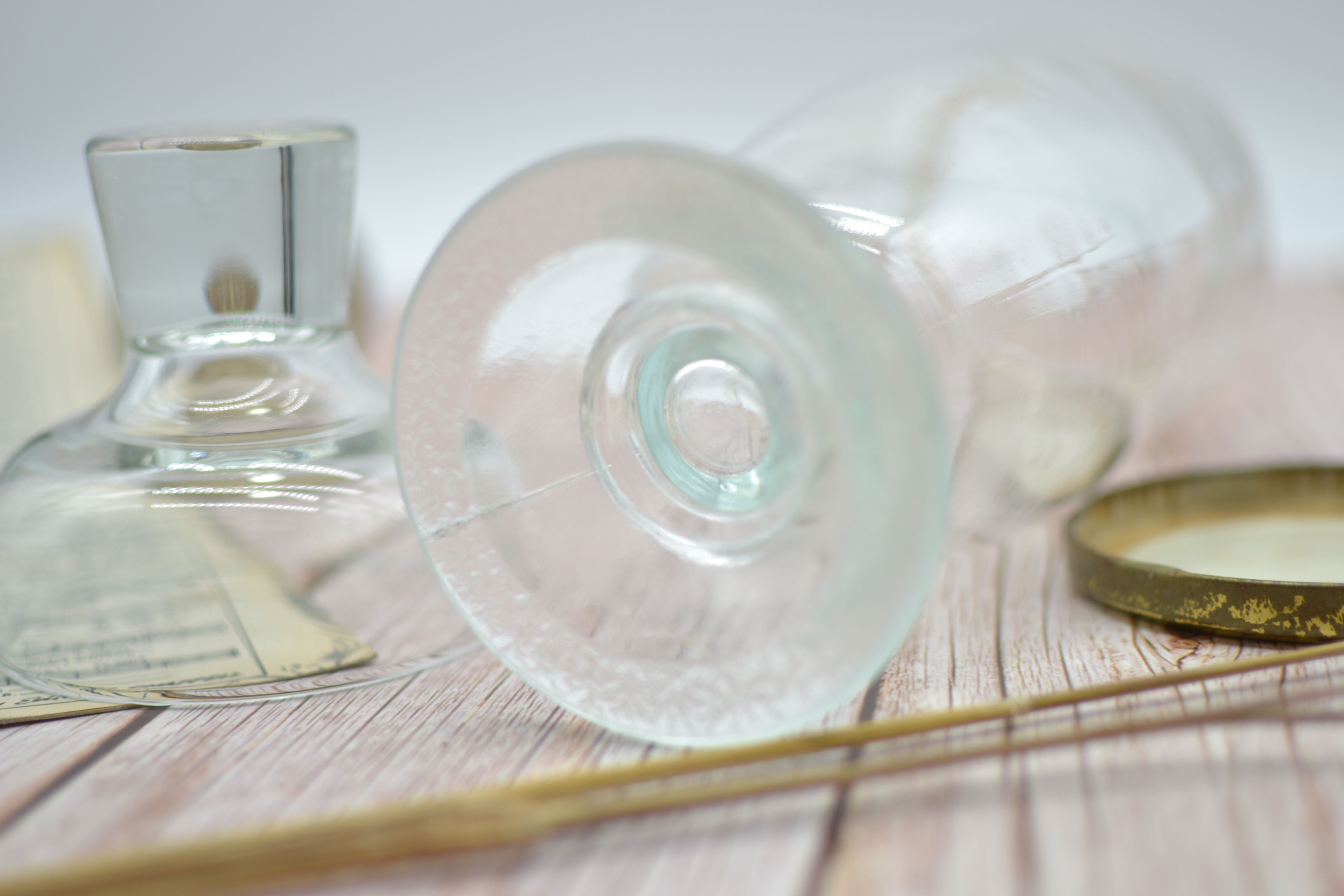 Vintage pedestal jar/candy maker with internal lid