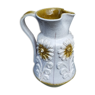 Italian barbotine ceramic vase with cove
