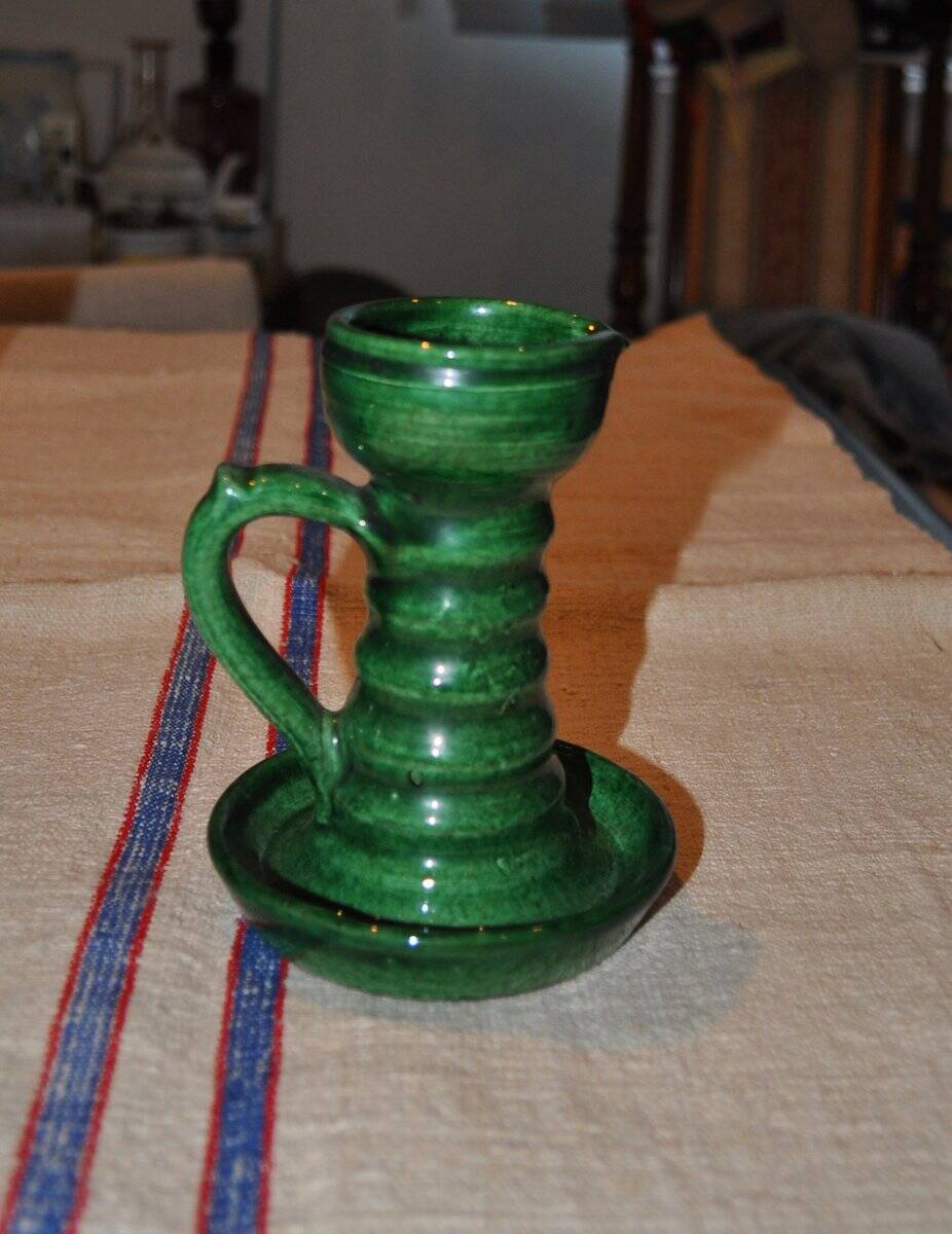 Set vintage en céramique émaillée verte, décor folk hongrois — lot de 3 pièces