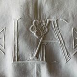 Drap en lin brodé